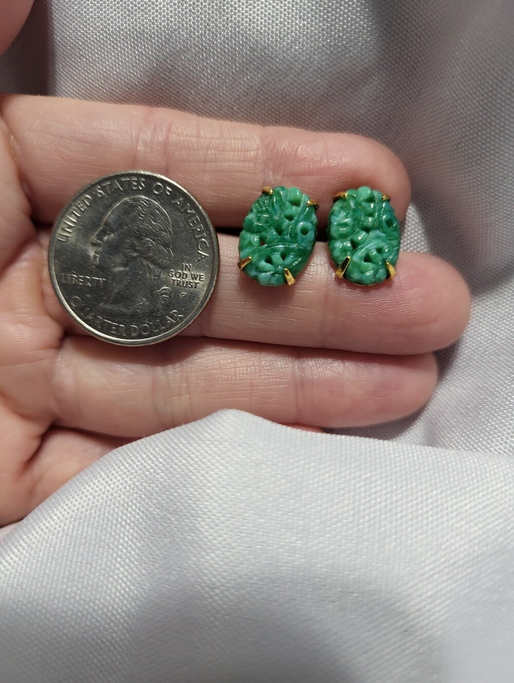 Vintage 12k Gold Filled Van Dell Carved Glass Earrings Pierced 1/20 12k GF Backs